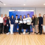 Finalists of the ASEAN Investment Challenge 2023 with judges and event organisers